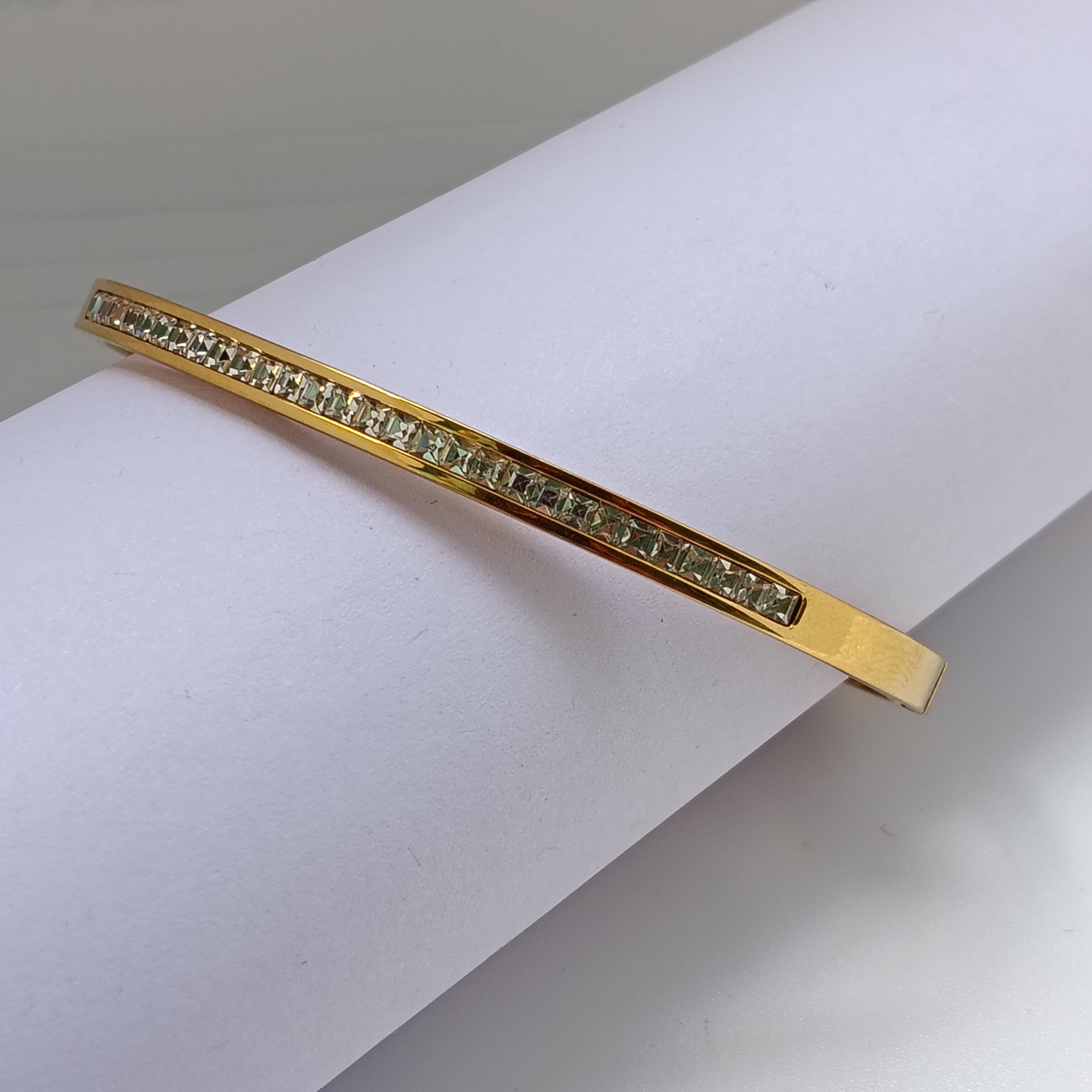 Dazzling Stone Bracelet