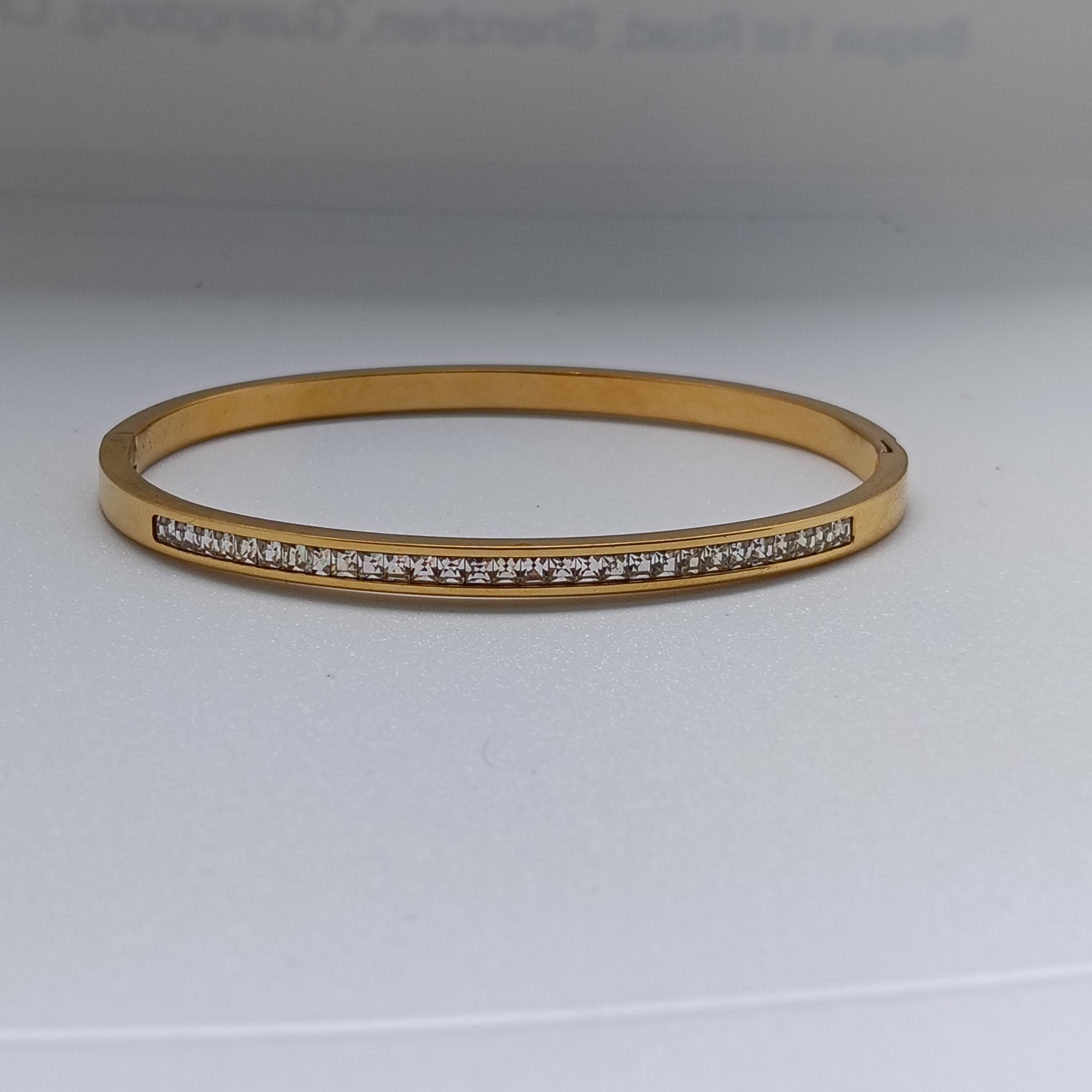 Dazzling Stone Bracelet