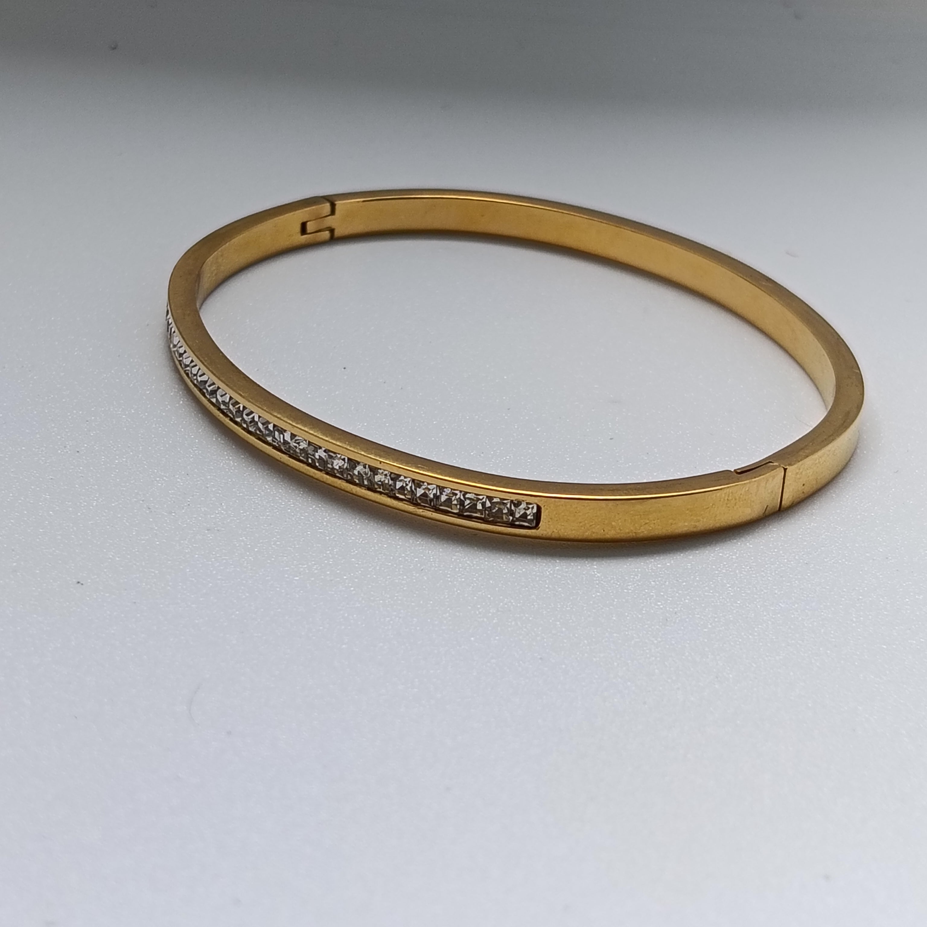 Dazzling Stone Bracelet